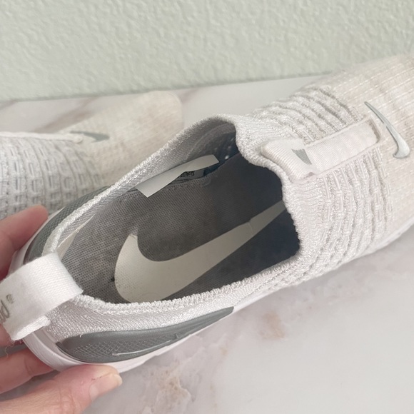 NIKE || React Phantom Sneakers - Picture 12 of 13